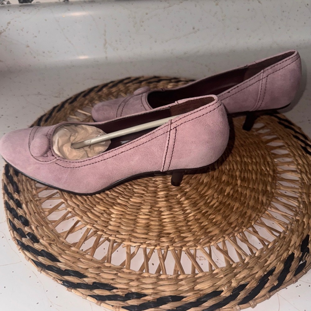 Chinese Laundry Pink Suede Kitten Heel Pumps Almond Toe Button Size 6 nwob